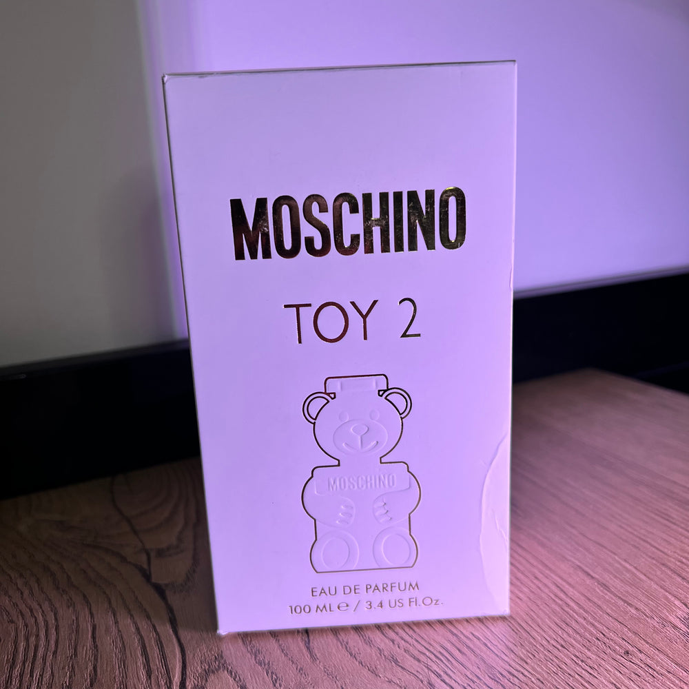 
                  
                    TOY 2 MOSCHINO
                  
                